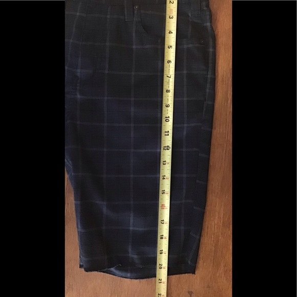 Hurley Raw Hem Shorts EUC - Picture 8 of 9